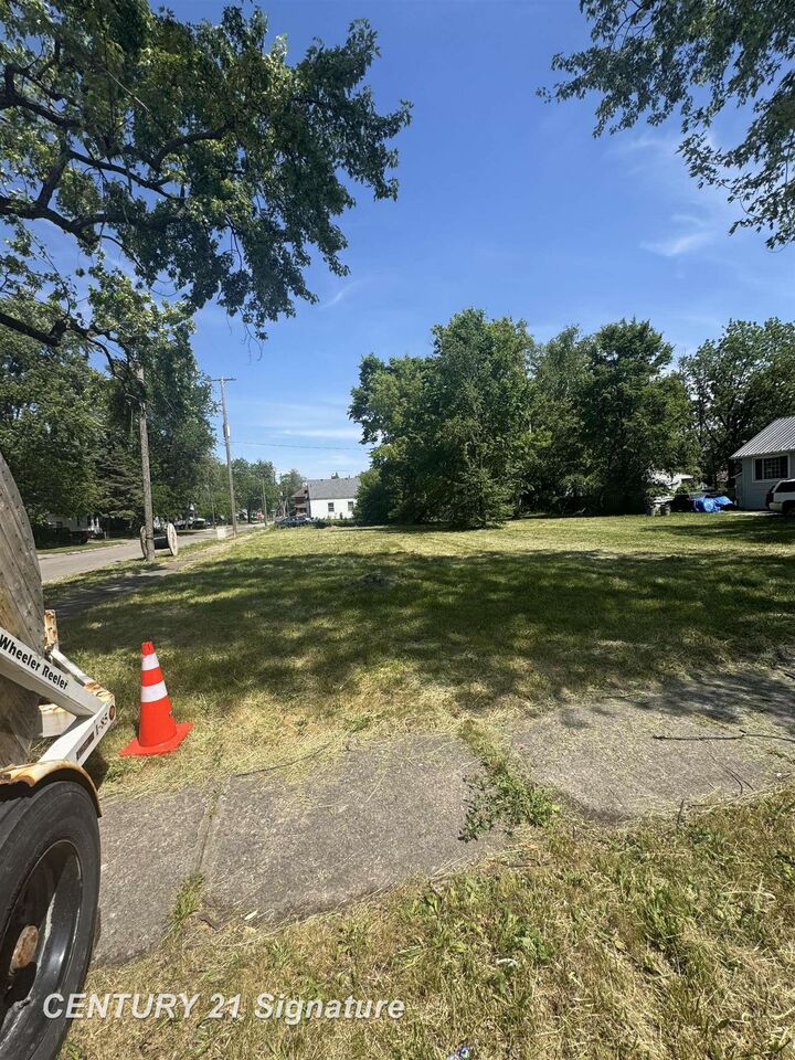 Property Photo:  2458 N Oakley Street  MI 48602 