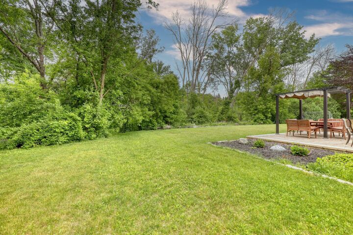 Property Photo:  820 W Clovernook Ln  WI 53217 