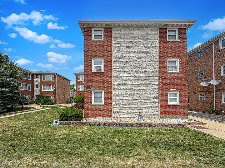 Property Photo:  6940 W 65th Street 3B  IL 60638 