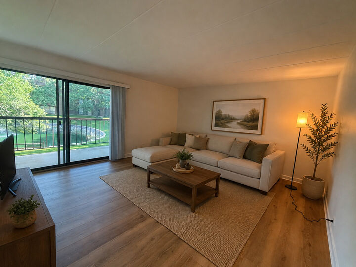 Property Photo:  140 E Fountainview Lane 2B  IL 60148 