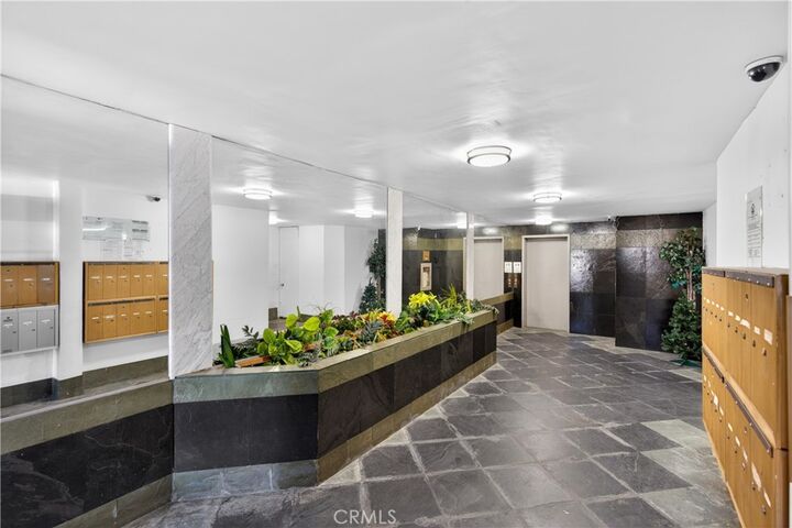 Property Photo: 4441 Woodman Avenue 204 CA 91423