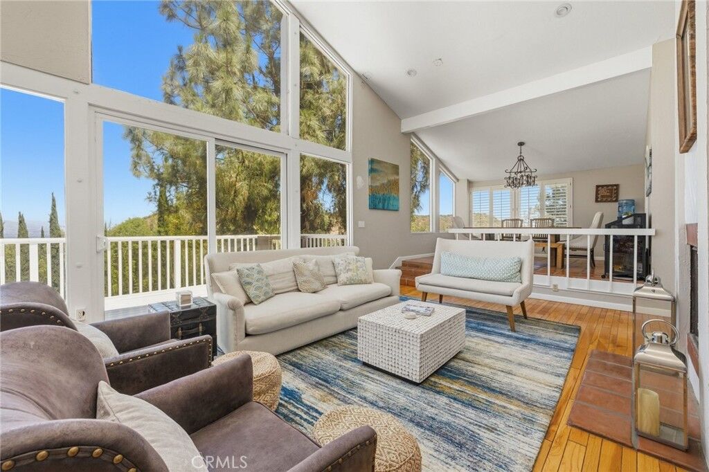 Property Photo: 2 Wrangler CA 91307
