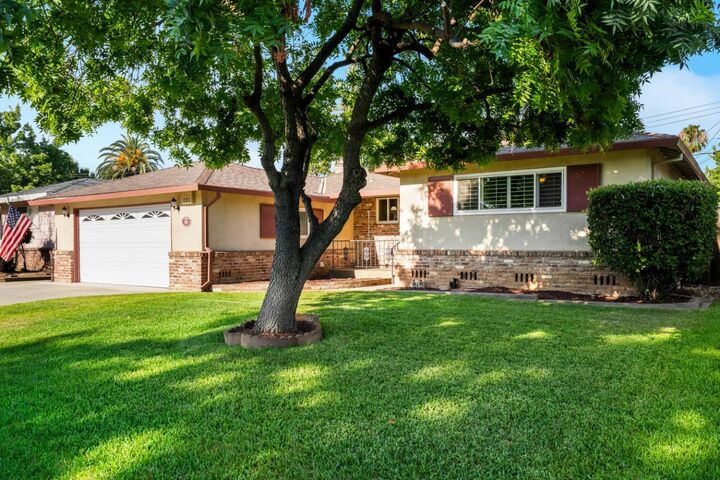 Property Photo: 59 Manley Court CA 95820