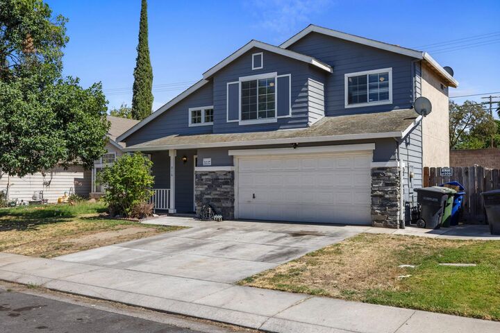 Property Photo: 916 Fall River Drive CA 95351