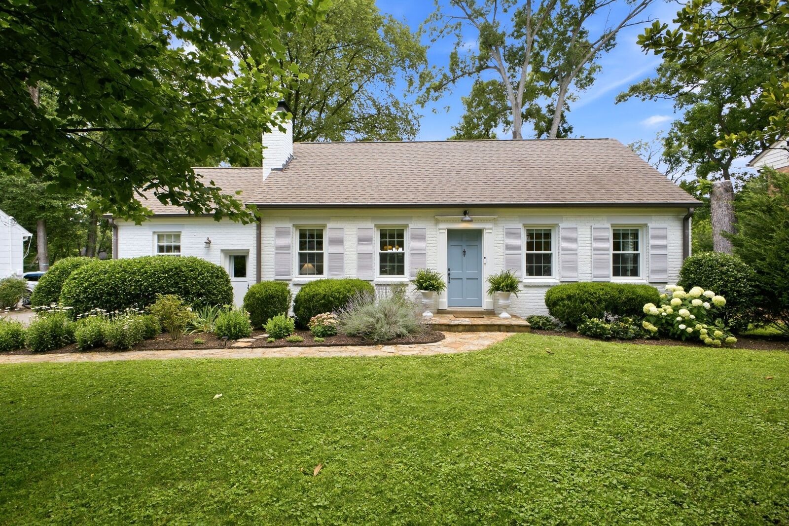 Property Photo: 4008 Auburn Ln TN 37215