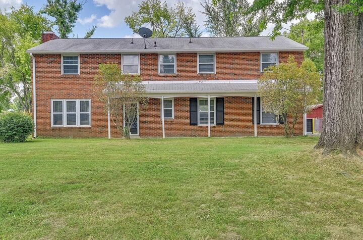 Property Photo: 655 Harding Pl TN 37211