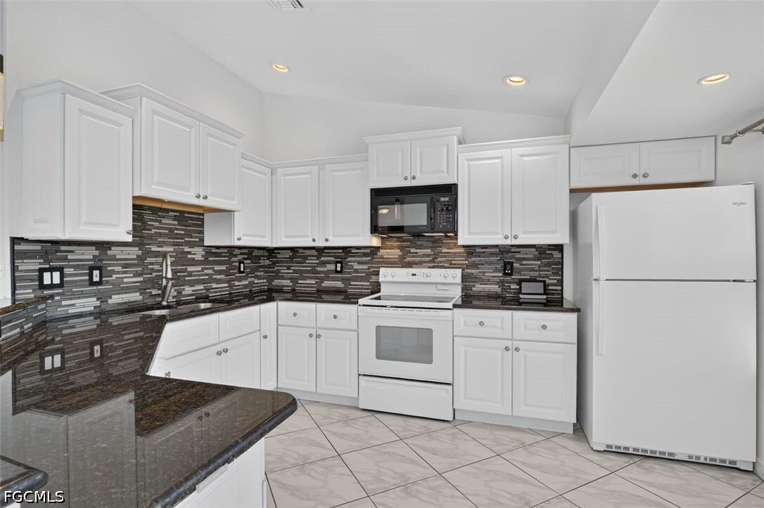 Property Photo: 827 SW 29th Terrace FL 33914
