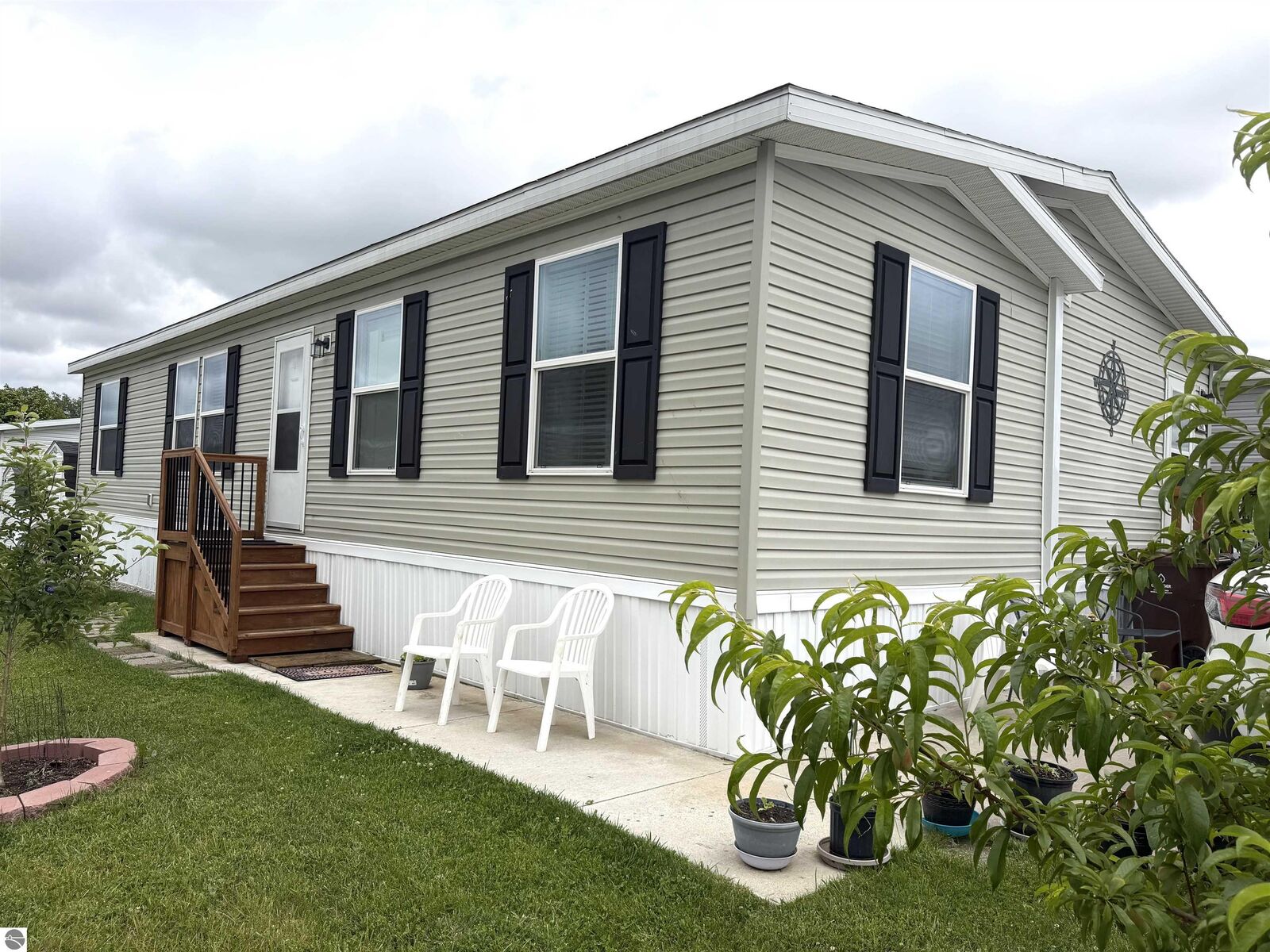 Property Photo:  1042 Jackson Court  MI 48858 