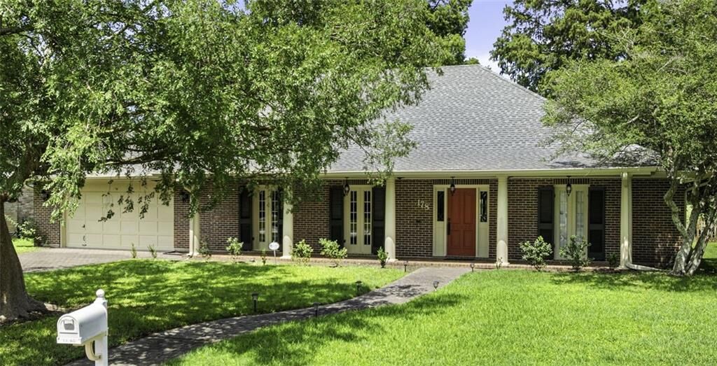 Property Photo:  178 Chateau Latour Drive  LA 70065 