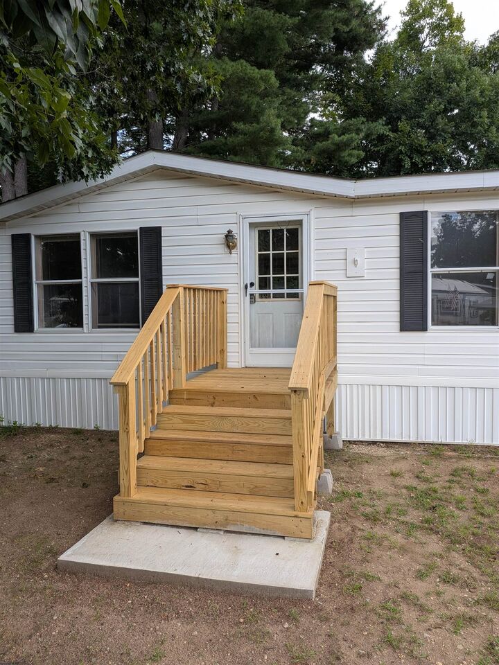 Property Photo:  545 Elm Street  NH 03055 