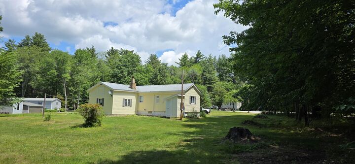 Property Photo: 17 Mobile Coach Lane NH 03057