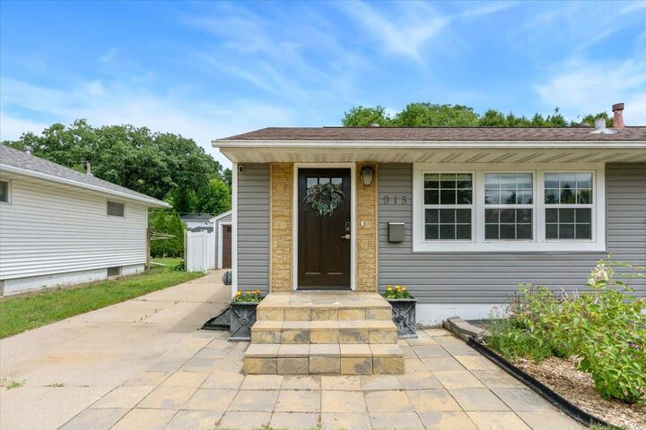 Property Photo:  915 11 1/2 Street SW  MN 55902 