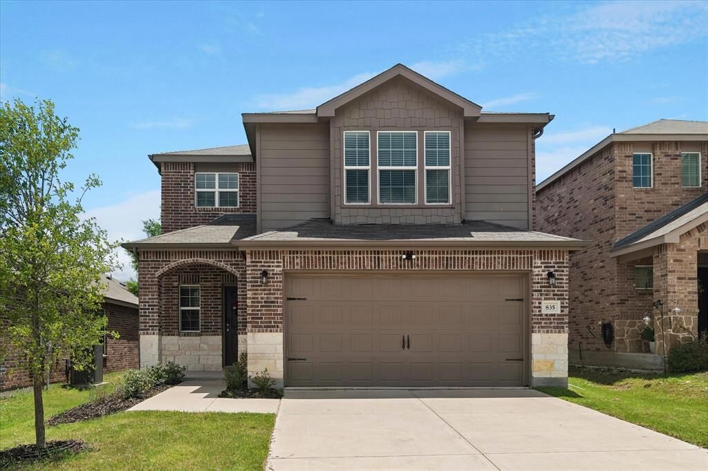 Property Photo: 835 Table Rock Street TX 75407