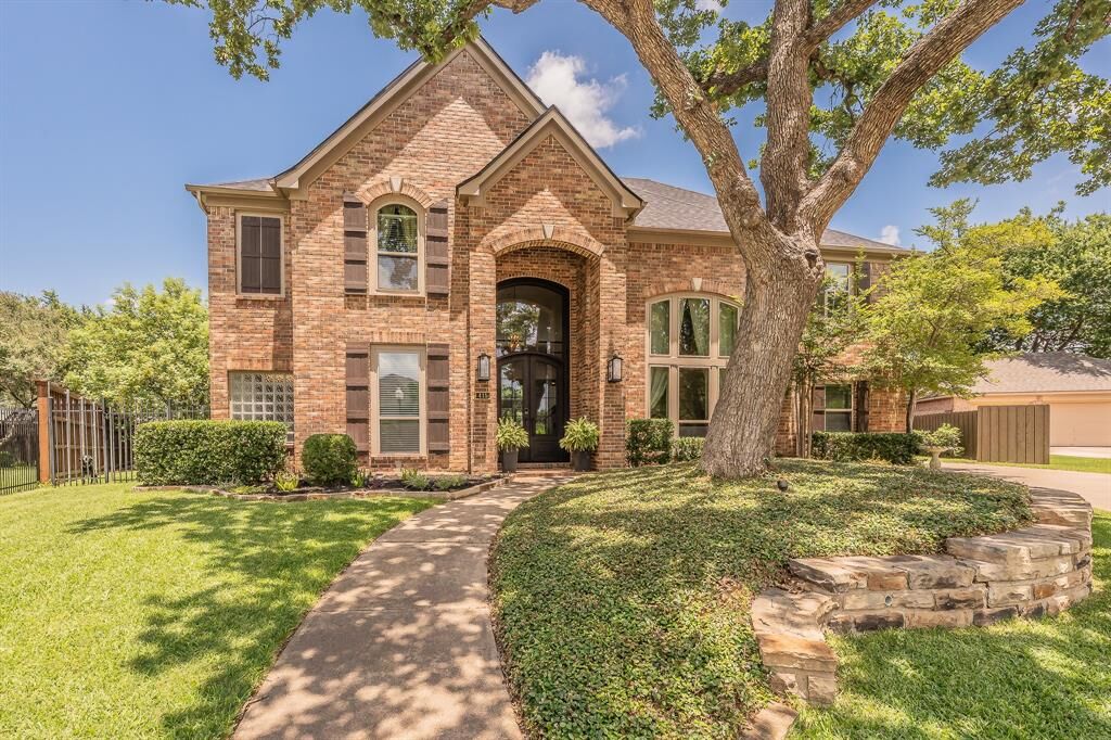Property Photo: 415 Thistle Court TX 76092