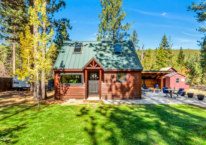Property Photo:  61579 Boulder Road  OR 97703 