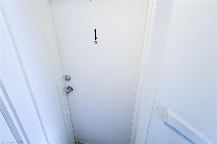 Property Photo:  340 1/2 Barton Street E 1  ON L8L 2X7 
