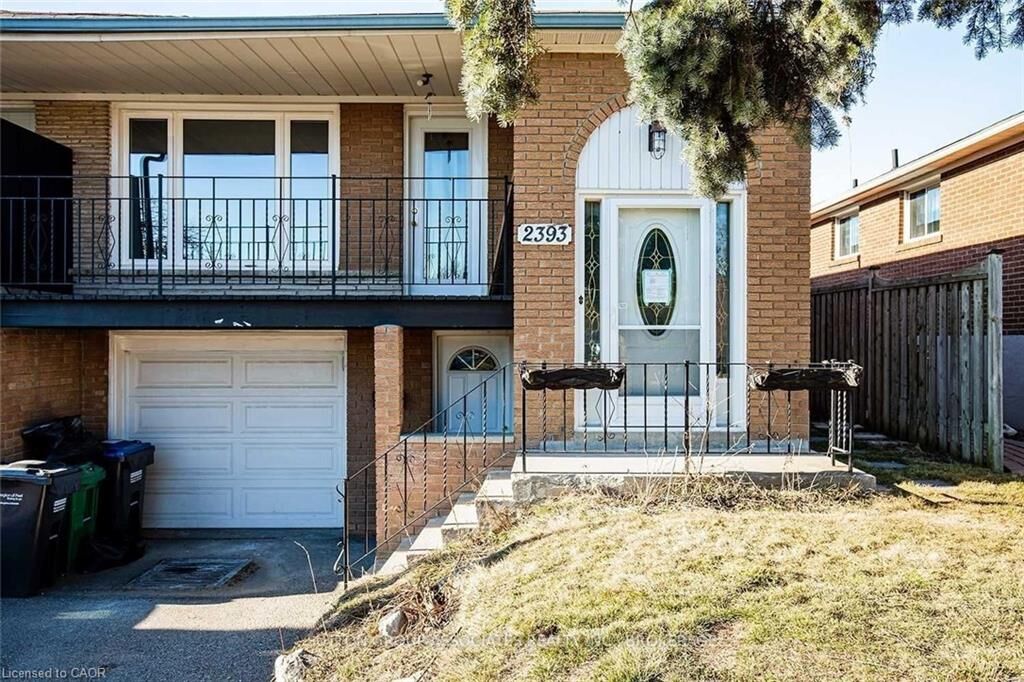 Property Photo: 2393 Whaley Drive Upper ON L5B 2B3