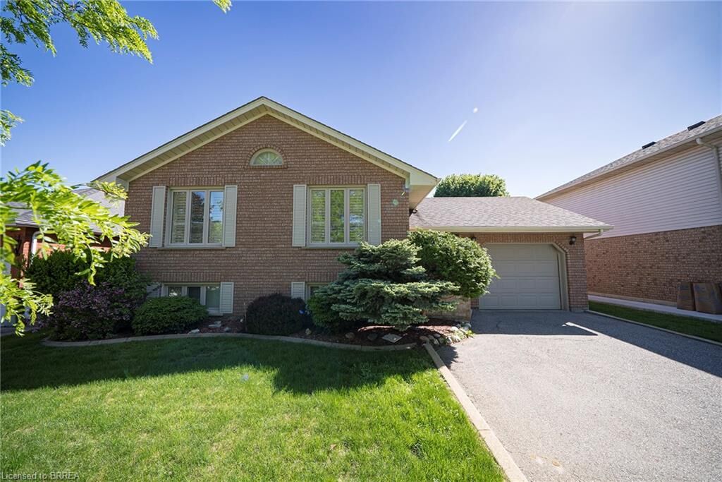 Property Photo:  23 Trillium Way  ON N3R 7T7 