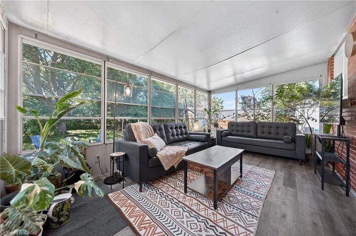 Property Photo: 154 Bridgeport Road E ON N2J 2K4