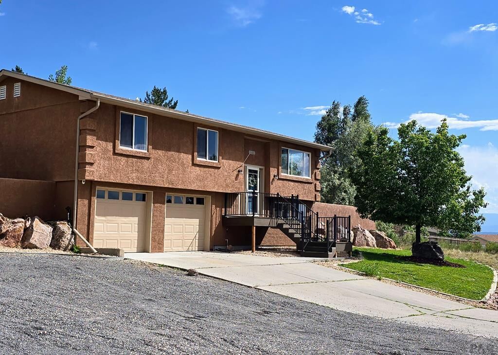 Property Photo: 846 Palomar Dr CO 81007