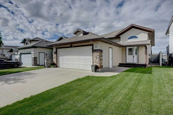 Property Photo: 42 Pinnacle Crossing AB T8W 2X3
