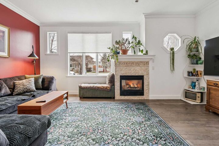 Property Photo:  2211 Bowness Road NW  AB T2N 3L4 