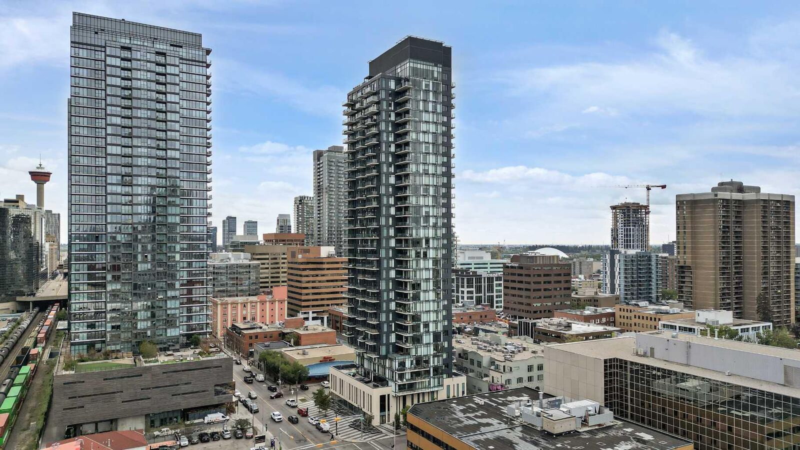 Property Photo:  1010 6 Street SW 1405  AB T2R 1B4 
