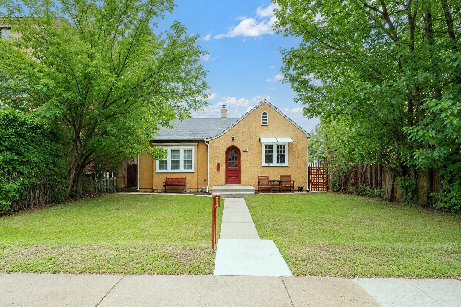 Property Photo:  260 2 Street SE  AB T1A 0B9 