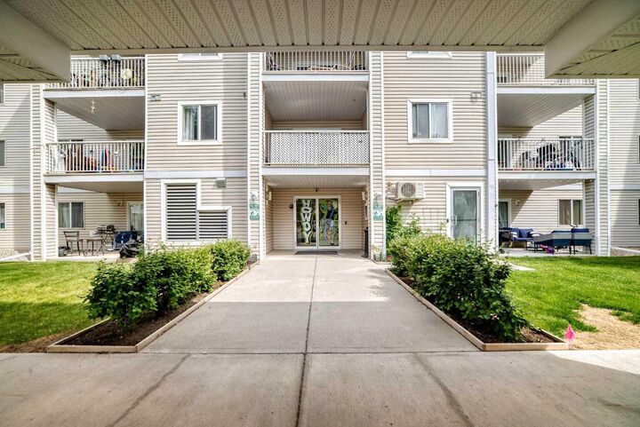 Property Photo: 6224 17 Avenue SE 2222 AB T2A 7X8