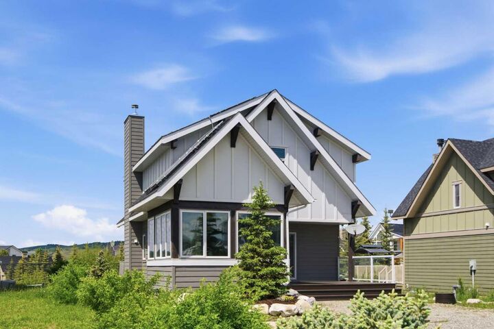 Property Photo: 505 Cottageclub Bay AB T4C 0A2