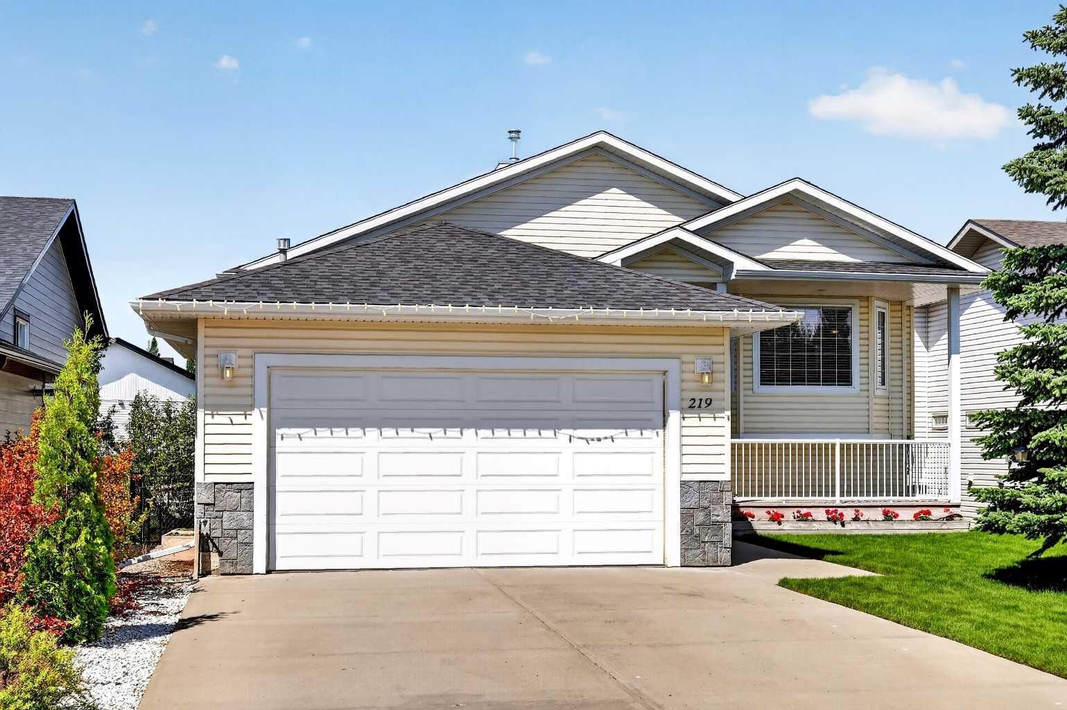 Property Photo: 219 Hillcrest Boulevard AB T1P 1Z6