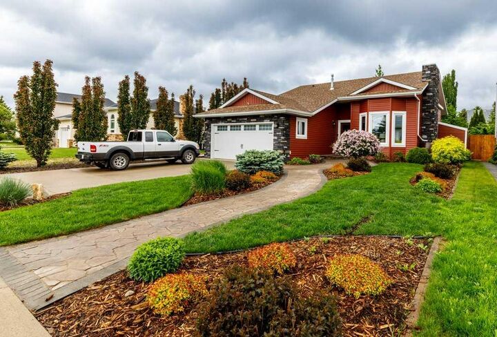 Property Photo:  70 Douglas Avenue  AB T4R 2G6 