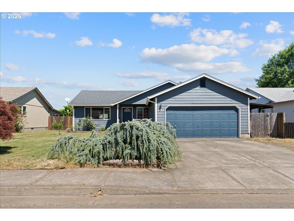 Property Photo: 571 Mc Call Way OR 97370