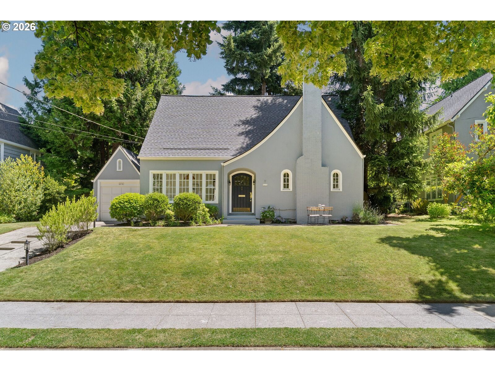 Property Photo:  6216 SE Reed College Pl  OR 97202 