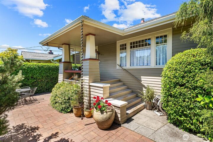 Property Photo: 1916 E McGraw Street WA 98112
