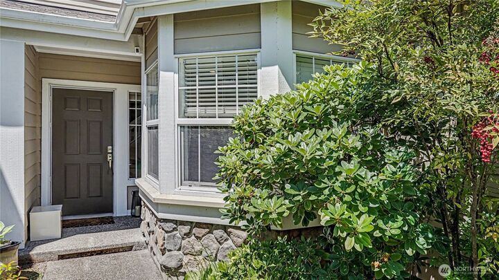 Property Photo:  511  Elma Place NE  WA 98059 