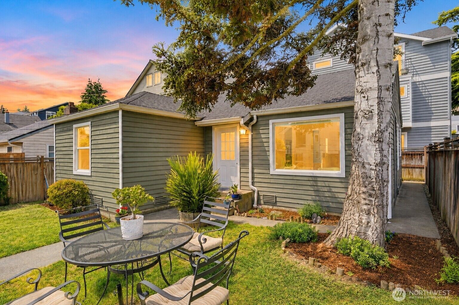 Property Photo:  3637  22nd Avenue W  WA 98199 