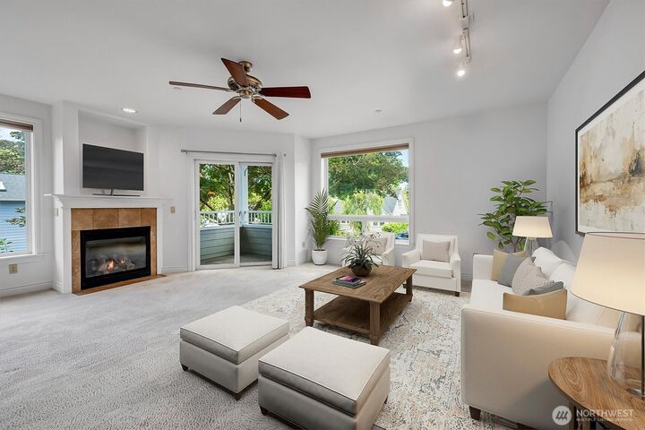 Property Photo:  275 E Sunset Way 1A  WA 98027 
