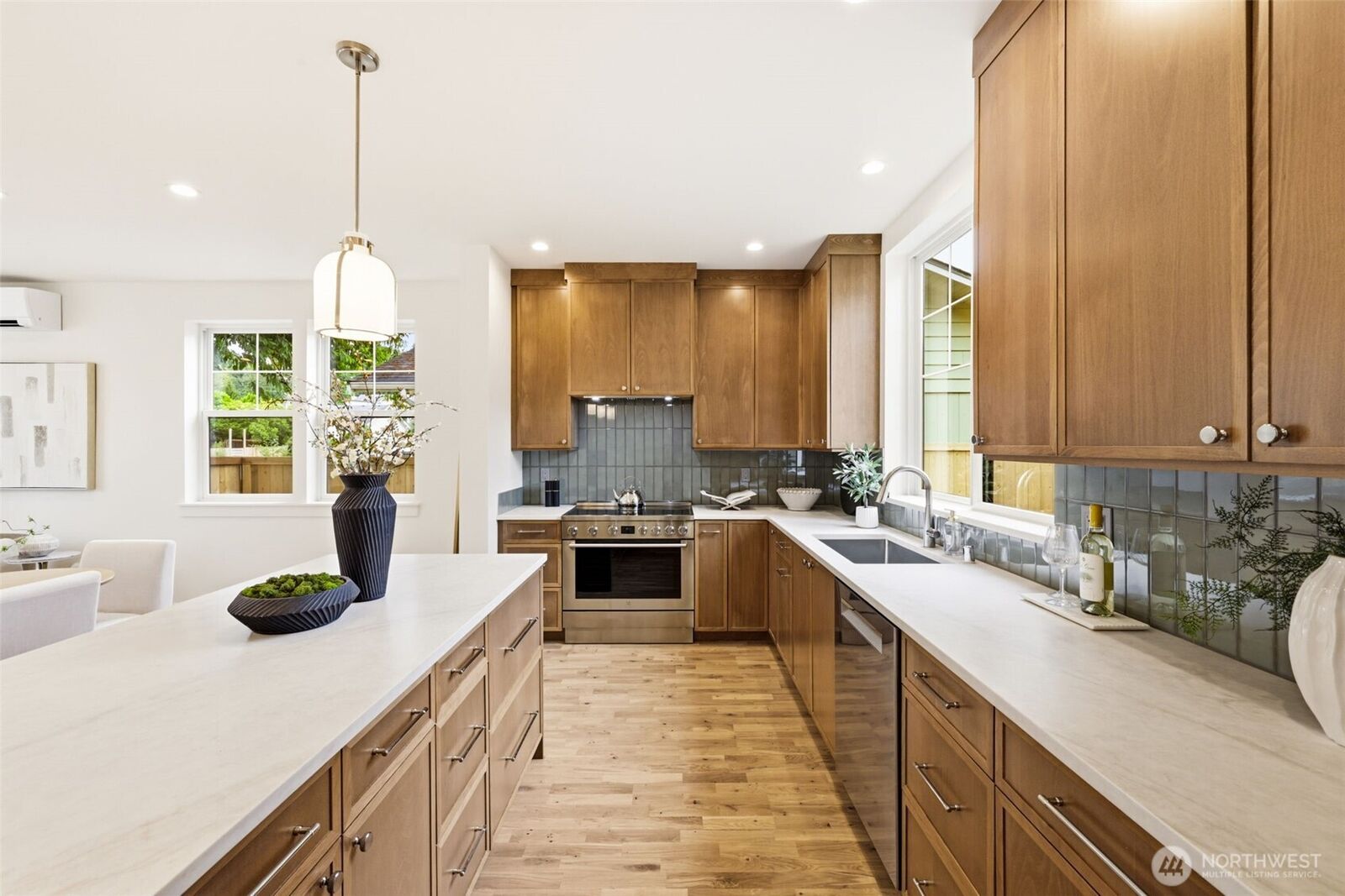 Property Photo:  315 SE Andrews Street  WA 98027 