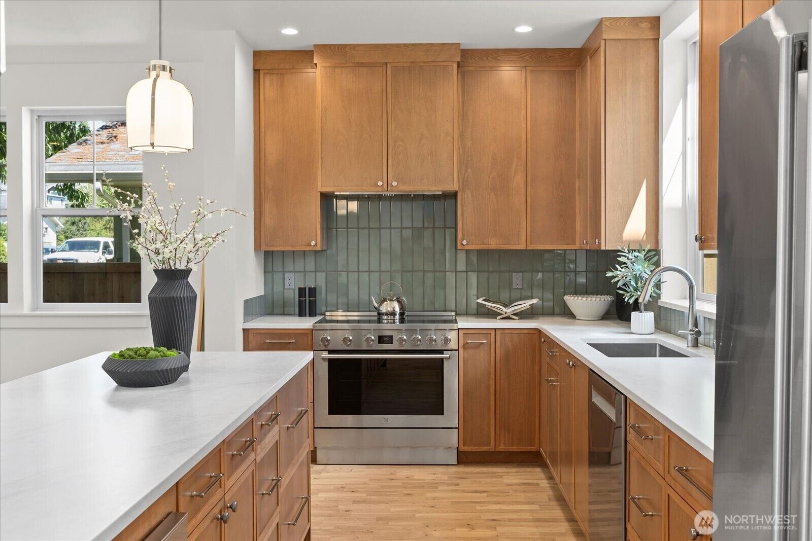 Property Photo: 315 SE Andrews Street WA 98027