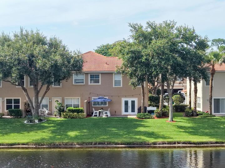 Property Photo:  4302 Windmill Palm Way  FL 33463 