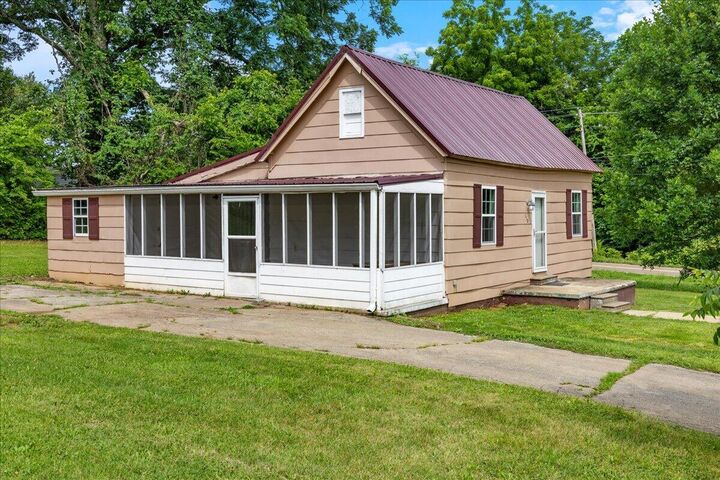 Property Photo:  110 Elm Street  TN 37826 