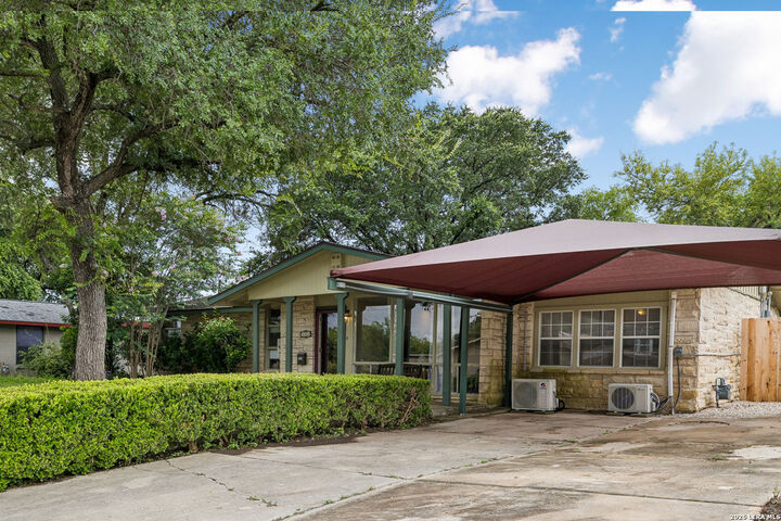 Property Photo: 311 Waring Dr TX 78216