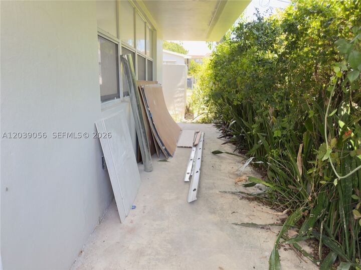 Property Photo: 2191 NE 167th St 5 FL 33162