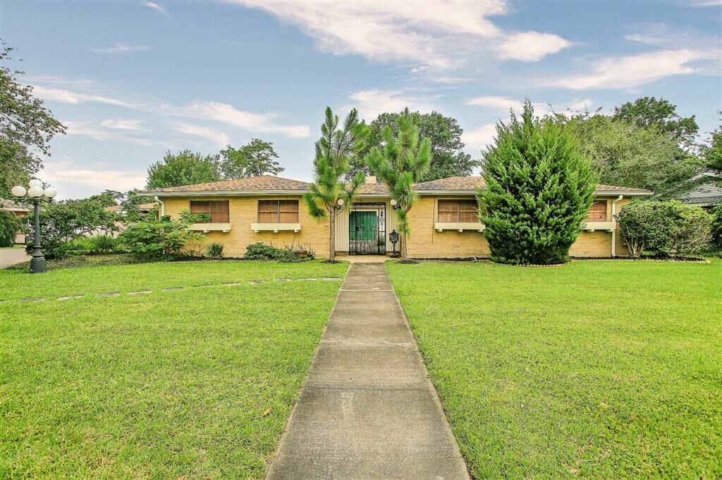 Property Photo: 508 University Drive LA 70605