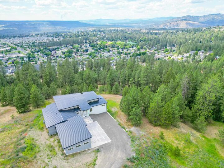 Property Photo: 8905 N Rustle Rd WA 99208