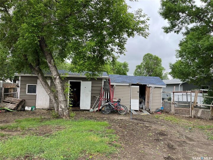 Property Photo: 103 Matheson Crescent SK S4R 5C3