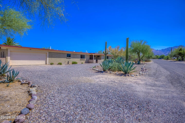 Property Photo:  1330 W San Lucas Drive  AZ 85704 