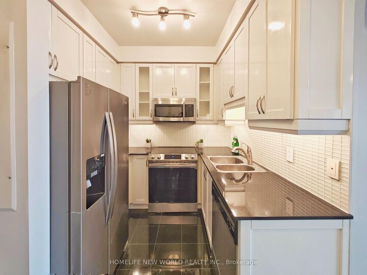 Property Photo:  18 Holmes Avenue Lph07  ON M2N 0E1 
