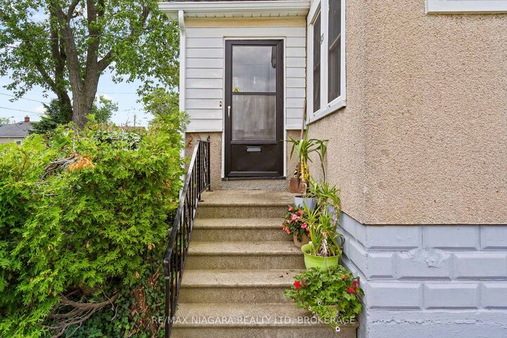 Property Photo: 63 Wilton Avenue ON L3C 1Z8